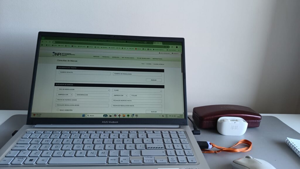 Asesoramiento profesional en registro de marcas y patentes en Bahía Blanca - IntelSquad.